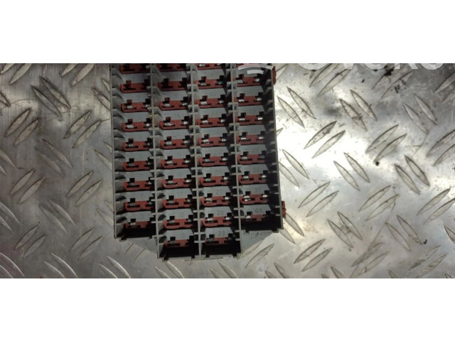 Блок предохранителей 9162439, 9162439 Volvo V70