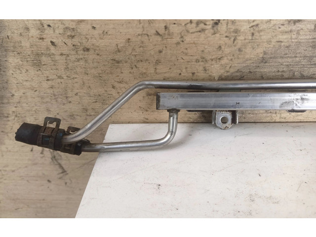 Топливная рампа 06A133681B   Audi TT Mk1  