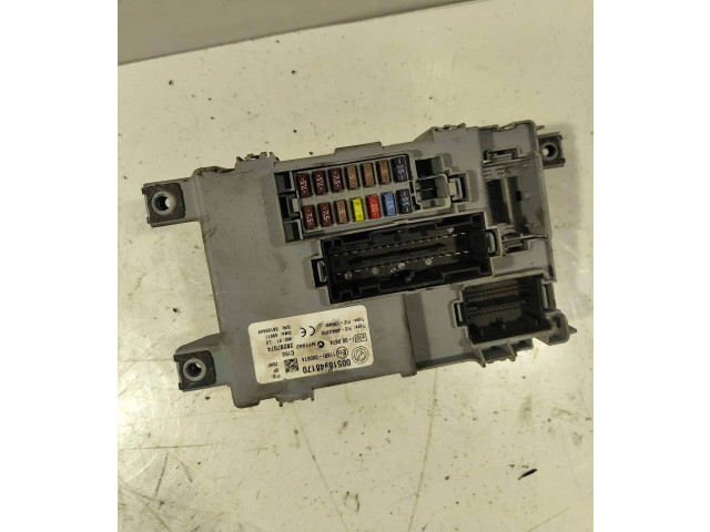   Pojistková skříňka 00518948170, 28287074   Fiat Doblo 2012