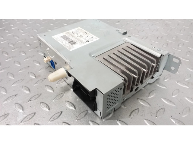 Радио/ проигрыватель CD/DVD / навигация