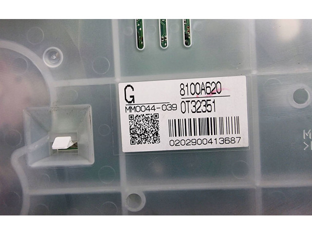 Přístrojová deska Mitsubishi Pajero 2008 8100A620