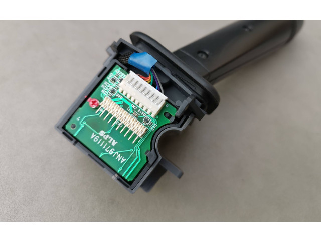 Ручка стеклоочистителей 30768101, 05W31D Volvo V70