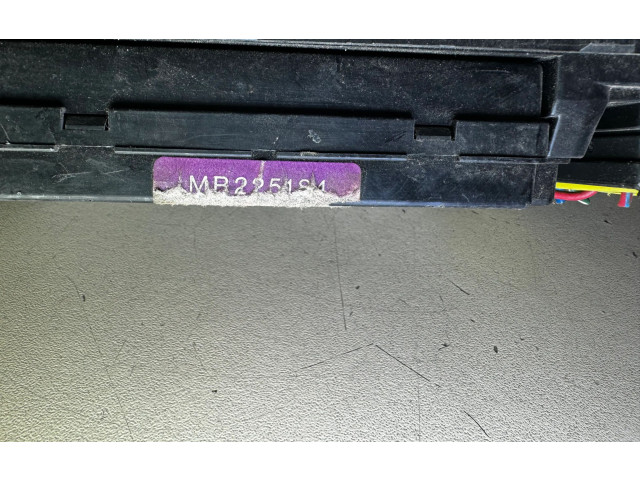 Блок предохранителей MR360372 Mitsubishi Galant