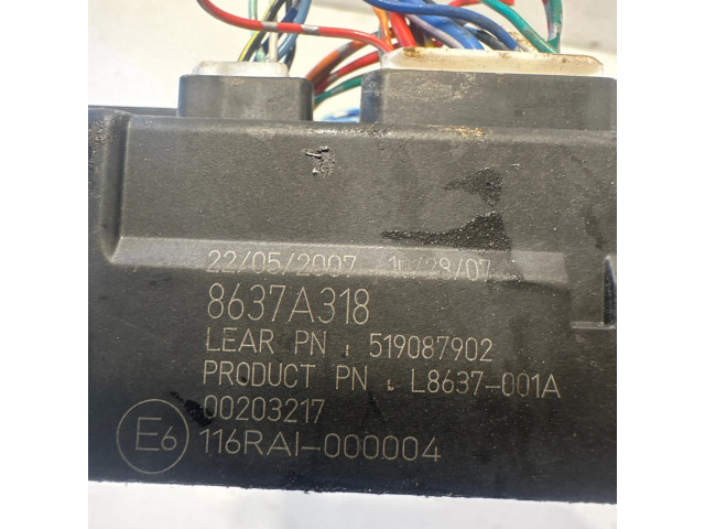 Блок предохранителей 8637A318, 519087902 Mitsubishi Outlander