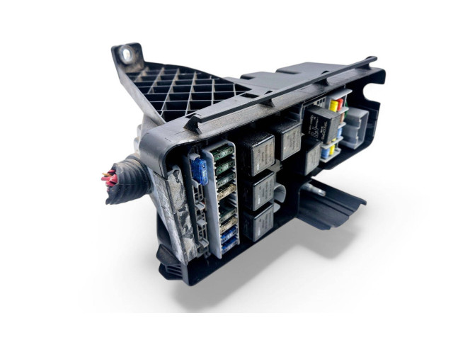 Блок предохранителей  30728132   Volvo S80    