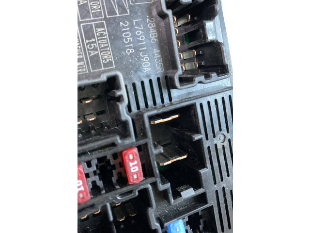 Блок предохранителей 284B64435R Dacia Sandero III