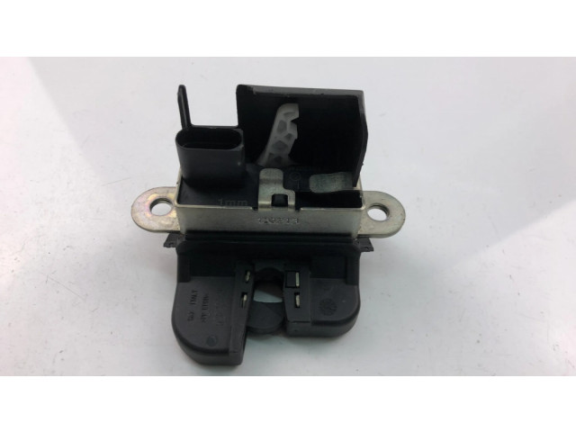 замок багажника 5G6827505    Audi A6 S6 C7 4G 2011-2018 года