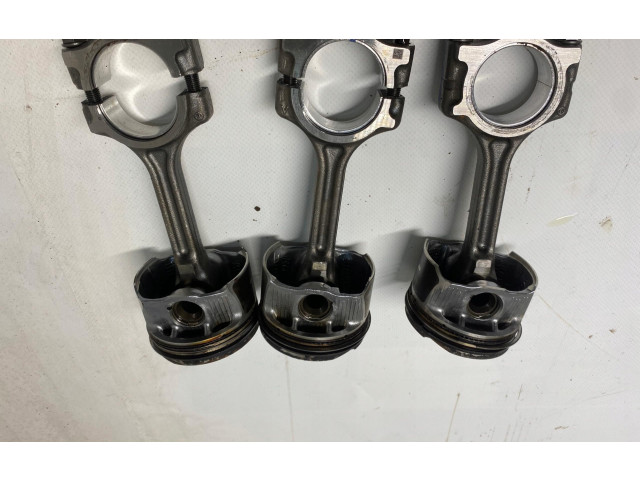  Поршень с шатуном    Renault Clio V  