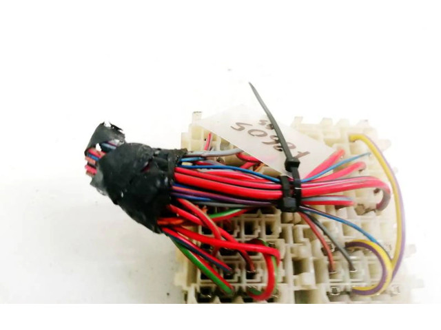 Блок предохранителей     Volvo S80    