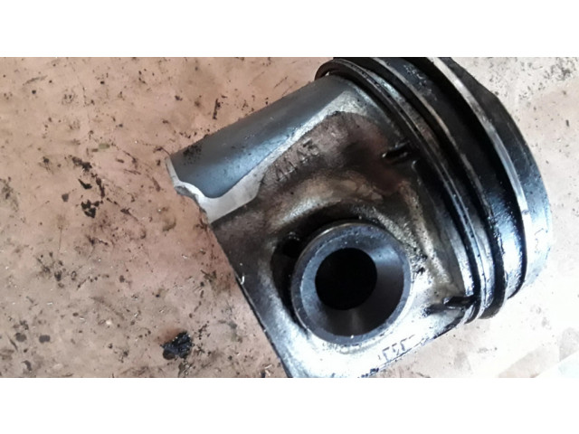 Поршень 4443 Chrysler Voyager для дизельного двигателя 2.5