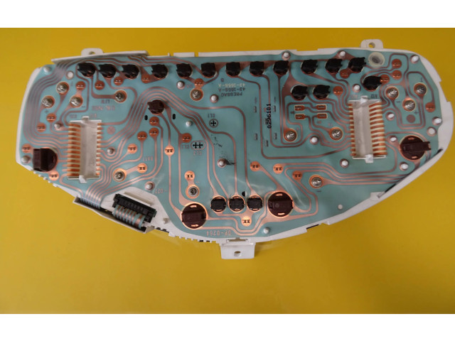 Панель приборов MR559664 Mitsubishi Carisma