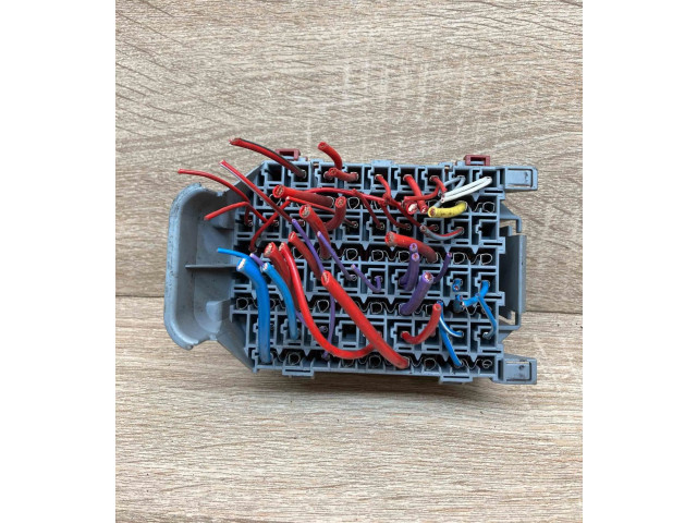 Блок предохранителей 9162439 Volvo S80