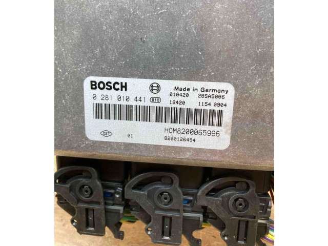 Блок управления двигателем Блок управления 8200065996, 0281010441 Volvo S40, V40