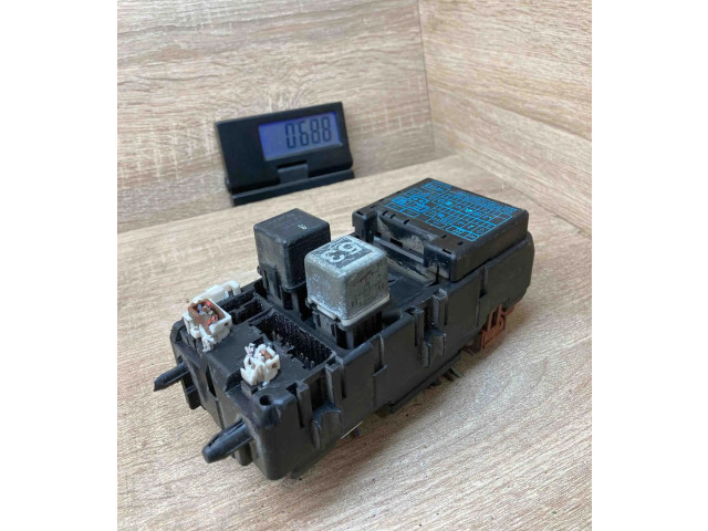 Блок предохранителей MB953355, MR193494 Mitsubishi Carisma