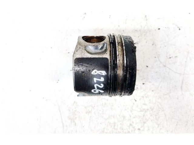 Píst Volkswagen PASSAT B5.5