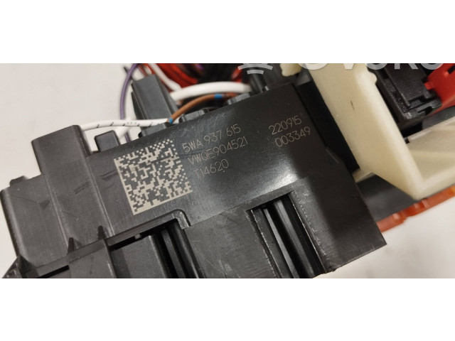 Блок предохранителей 5wa937615 Skoda Octavia Mk4