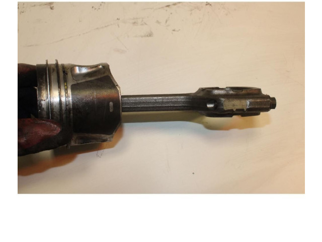 Поршень с шатуном 55283099 55263087 Jeep Renegade