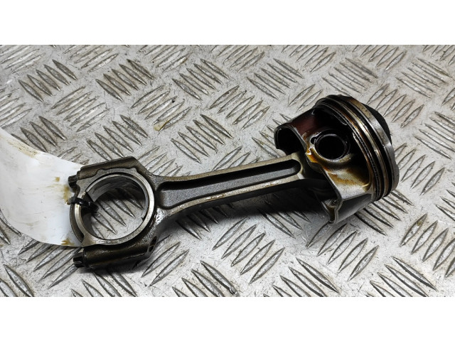 Píst 1699376   Ford Focus  pro benzínový motor 1.0 M1DA 