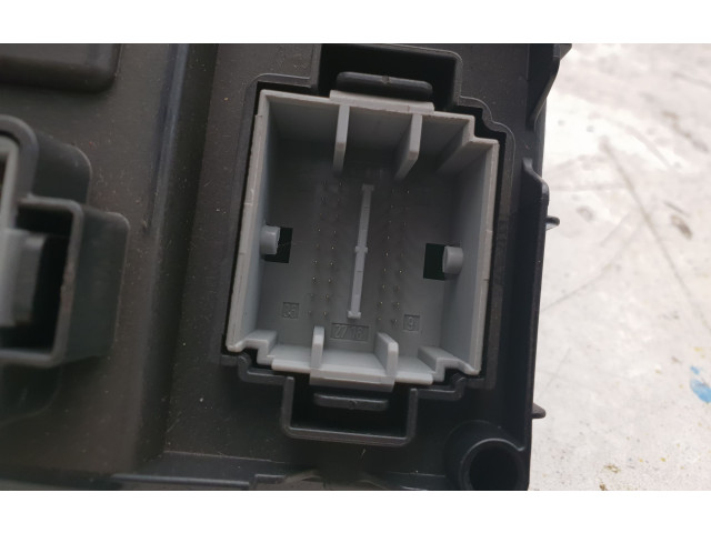 Блок предохранителей 31314468, 28231898   Volvo XC90    