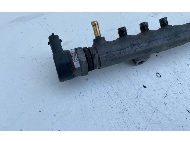 Топливная рампа 31259011   Volvo V70  