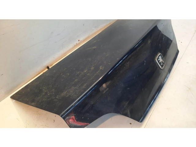 Задняя крышка (багажника)