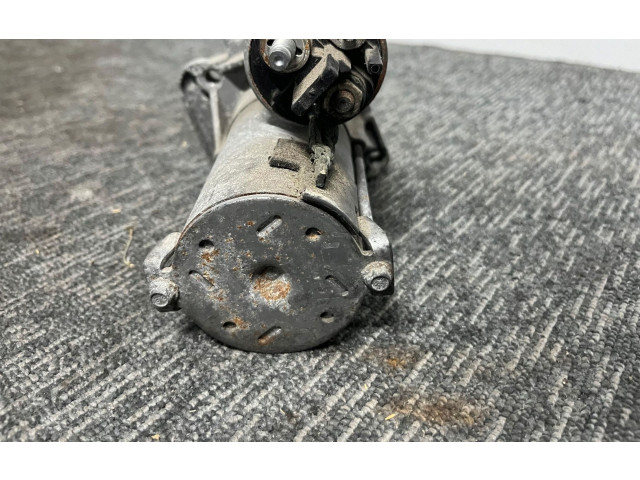 Масляный насос   233003329R  Renault Clio IV 