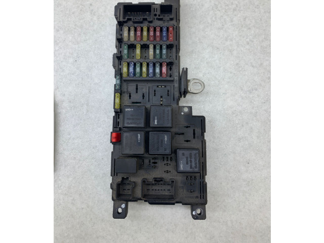 Блок предохранителей    30728008, 518828108   Volvo V70