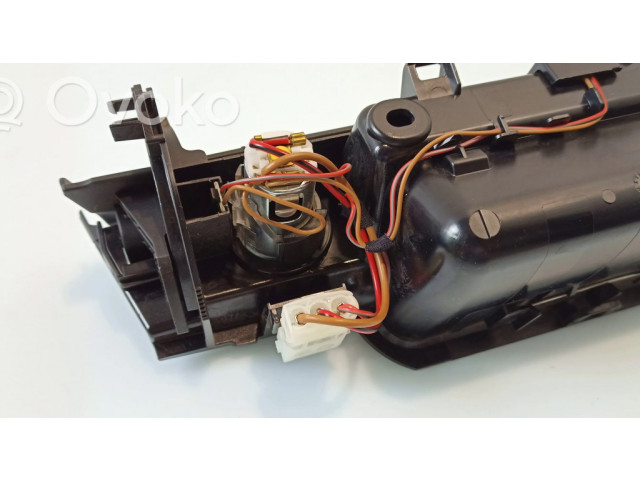 Другая центральная деталь консоли (туннеля)