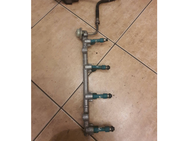 Vstřikovač 2325028080, 031042728 Toyota RAV 4 (XA40)