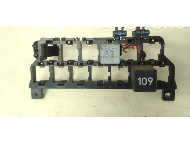 Блок предохранителей 8d0937503e Volkswagen Golf IV