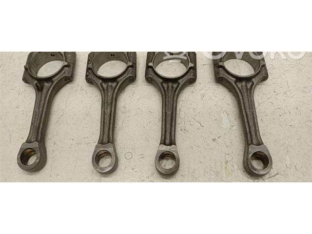  Поршень с шатуном    Audi A3 S3 8P  