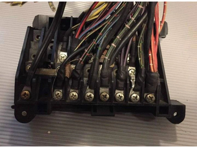 Блок предохранителей  1235400650   Mercedes-Benz W123    