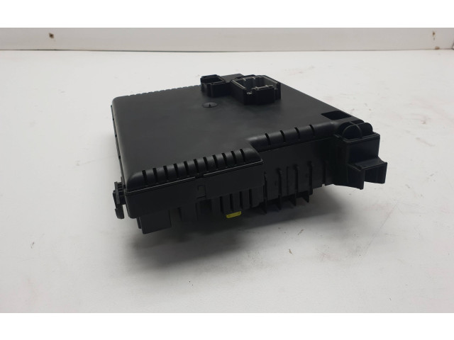 Блок предохранителей 8676391, 12217799   Volvo XC90    