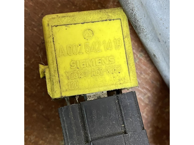 Моторчик заднего дворника A2108207542, E1609    Mercedes-Benz E W210