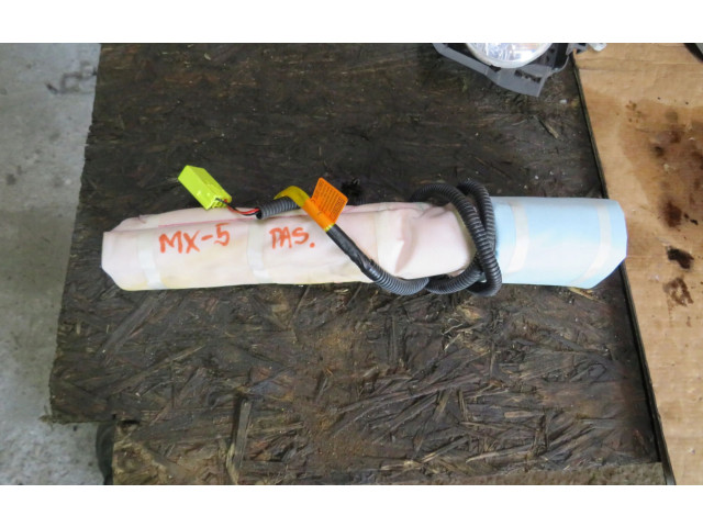 Подушка безопасности в сиденье Mazda MX-5 ND