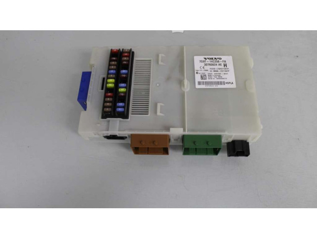 Блок предохранителей 30765624 Volvo V70