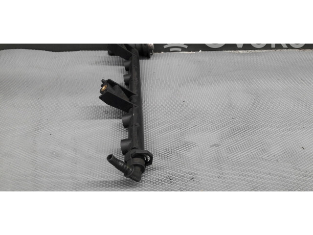 Топливная рампа 7700870914   Renault Clio II  