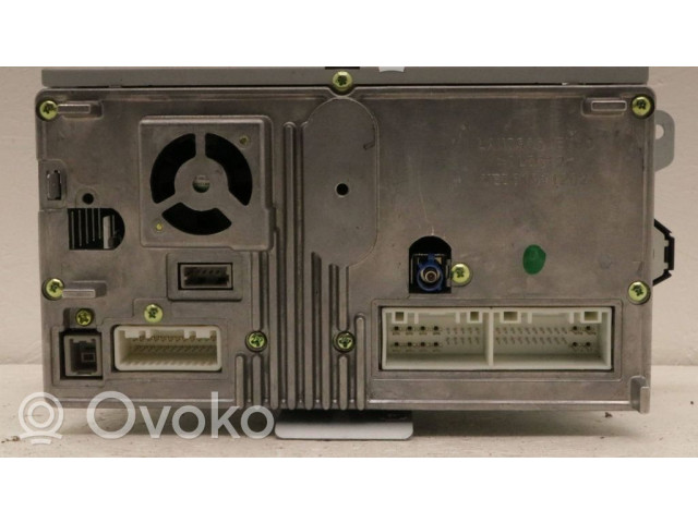 Радио/ проигрыватель CD/DVD / навигация