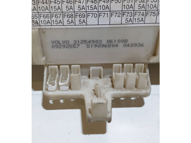 Блок предохранителей 31254903, 519096804   Volvo V50       