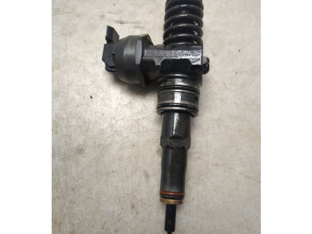 Форсунка 0414720215    Audi A3 S3 A3 Sportback 8P  CAYC 