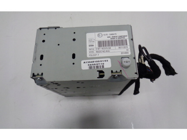 Радио/ проигрыватель CD/DVD / навигация