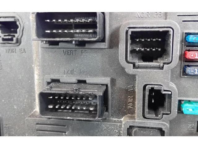 Pojistková skříňka Peugeot 206 CC 2004