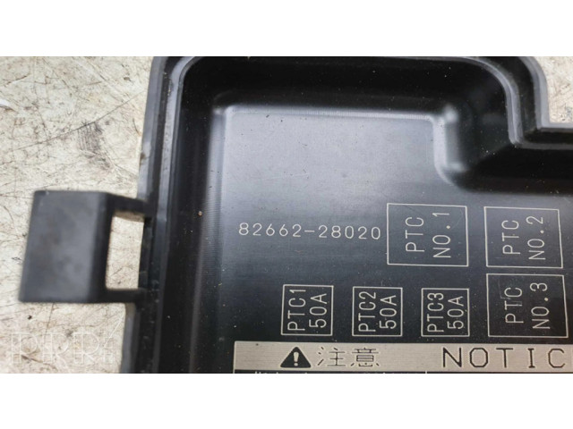 Pojistková skříňka Крышка ящика предохранителей 8266228020 Toyota Previa (XR30, XR40) II 2003