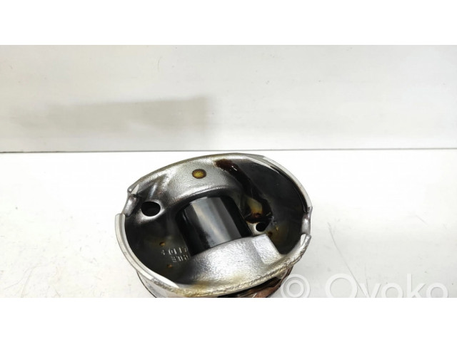 Píst BMW 5 F10 F11 pro naftový motor 3.0