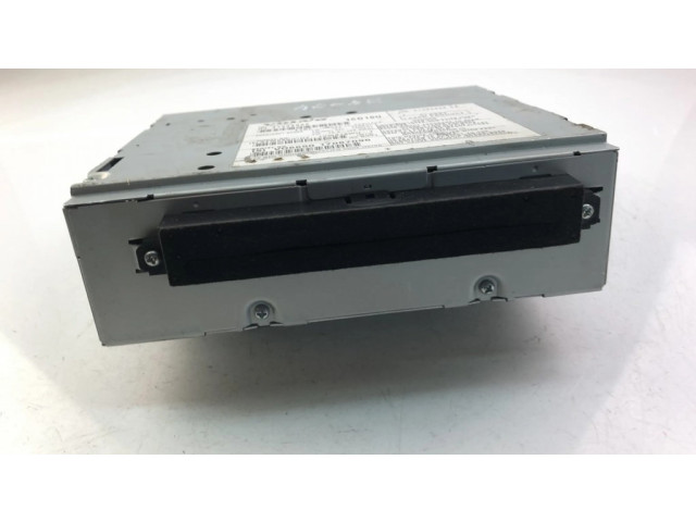 Радио/ проигрыватель CD/DVD / навигация