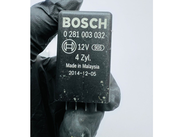   Pojistková skříňka 0281003032, 20141205   Volkswagen Tiguan 2008