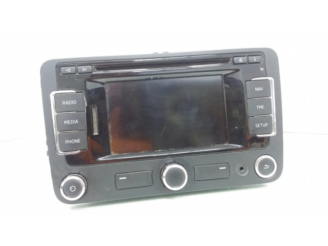 Радио/ проигрыватель CD/DVD / навигация