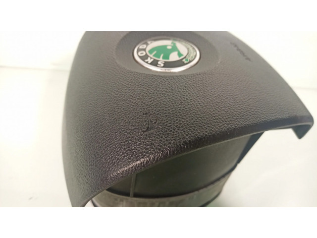 Подушка безопасности водителя 61664050F, 1Z0880201AM Skoda Octavia Mk2 (1Z)