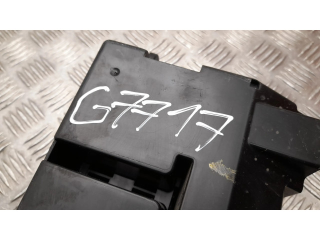 Блок предохранителей 243127363R Dacia Spring