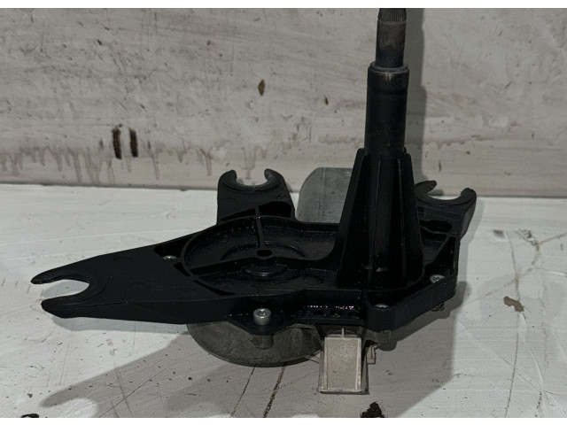 Моторчик заднего дворника     Dacia Duster